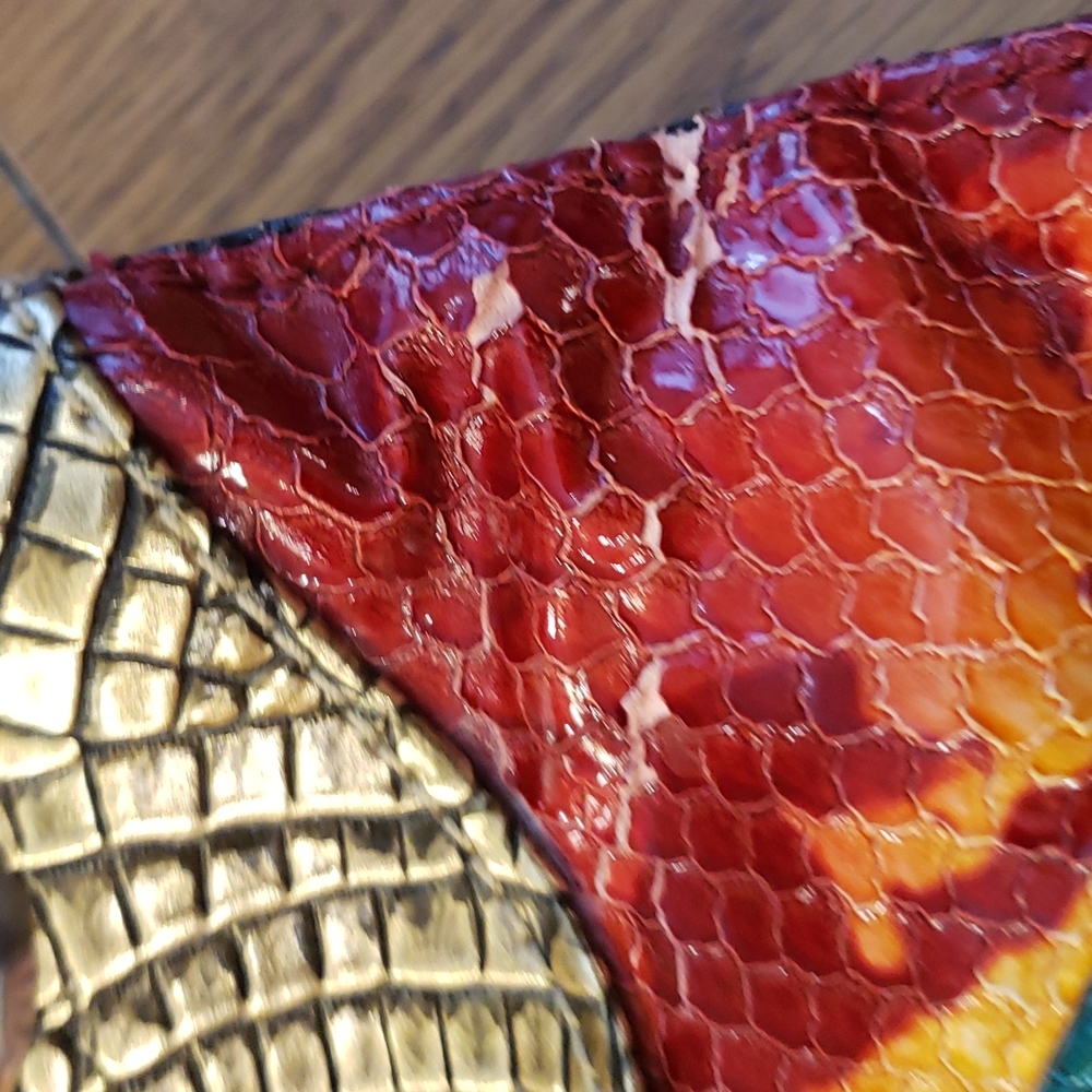 DS bags Funky and Stylish Faux snake skin large handbag tote. - Picture 8 of 10